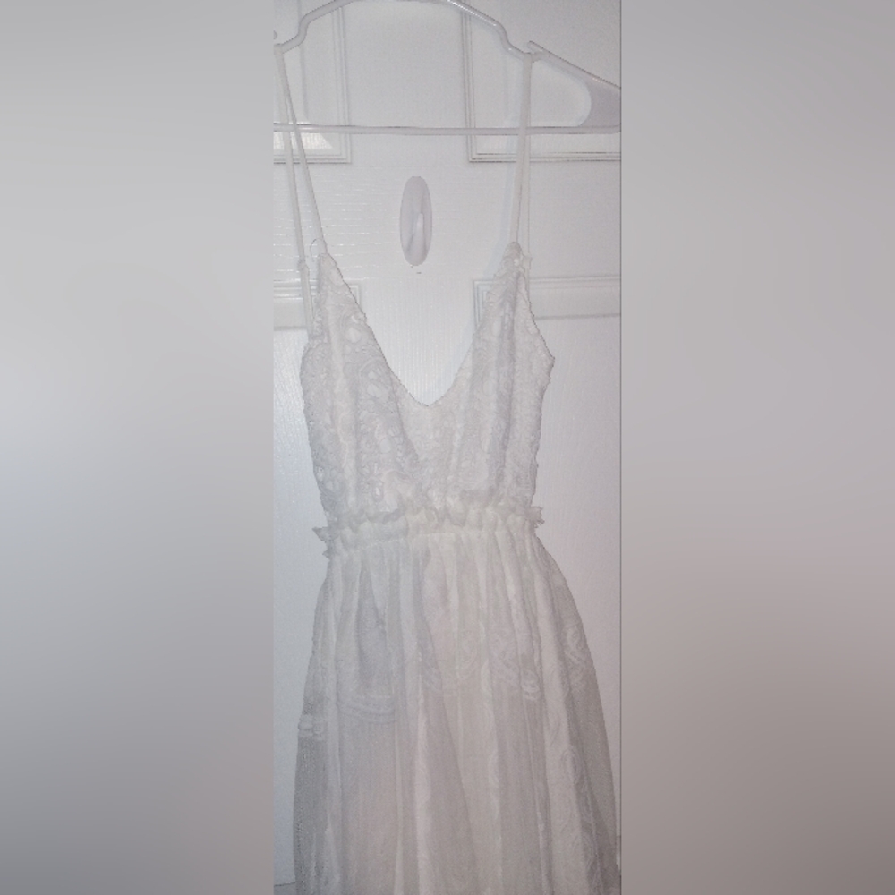 Backless white dress - Picture 3 of 9